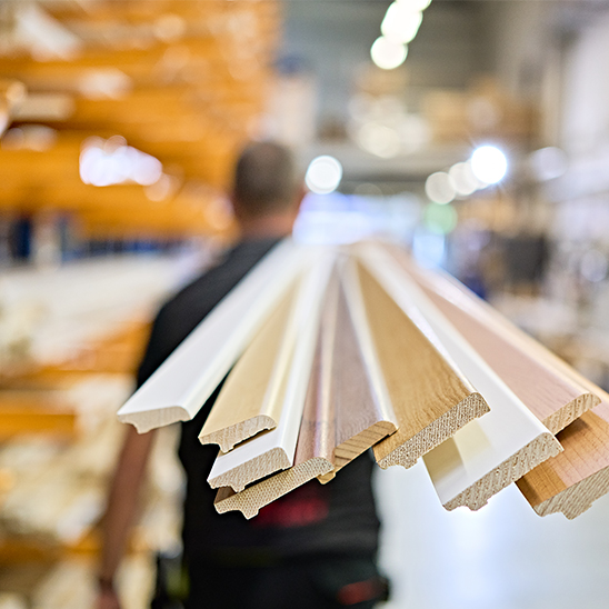 Stucky Holzprofilleisten AG - Holzsockel ummantelt