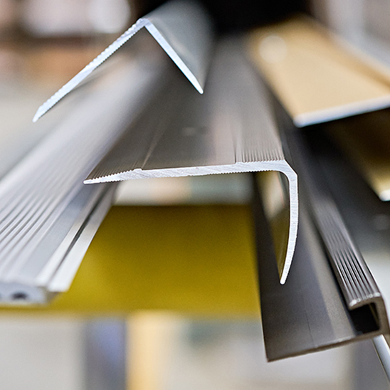 Stucky Holzprofilleisten AG - Treppenprofile